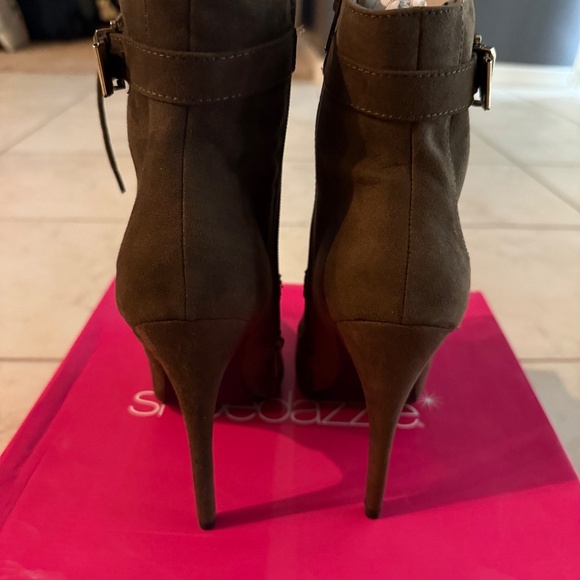 Heeled ankle boots - Picture 3 of 5